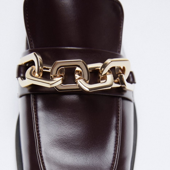 ZARA | Low Heel Chain Detail Loafers - Picture 3 of 10